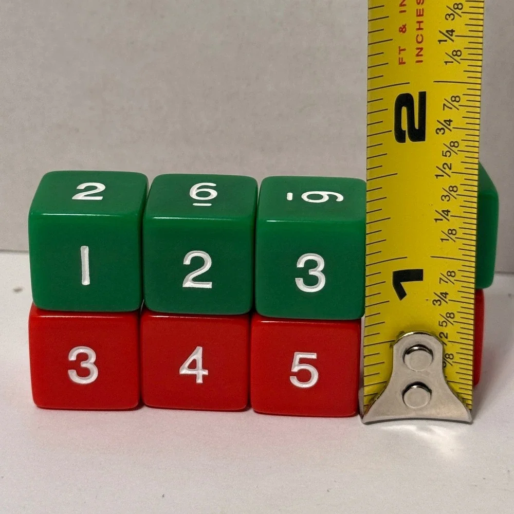 8 Piece Red‎ and Green 6-Sided Dice Set Numeric D6 Holiday Gaming Accessories